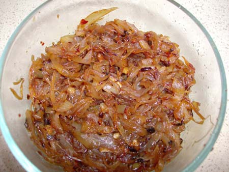 Sri lankan seeni sambol recipe(onion sambol)